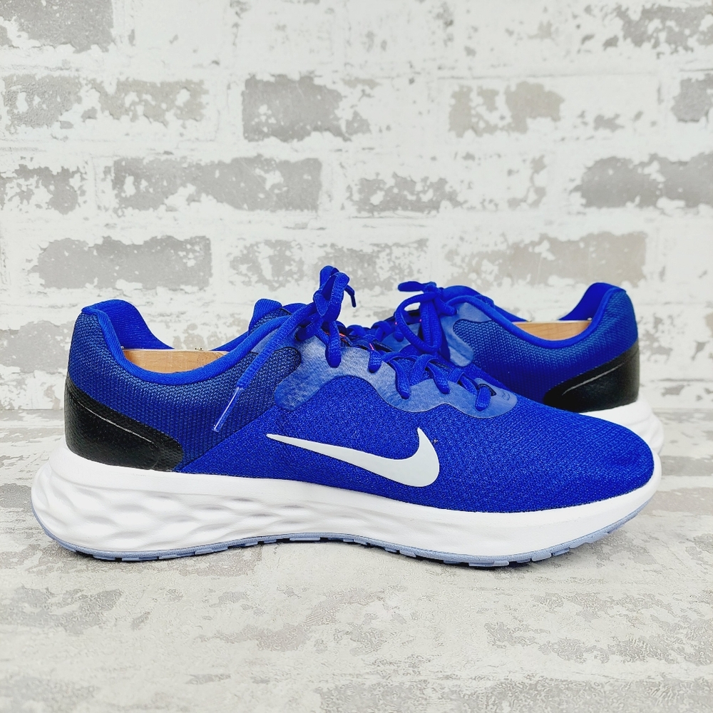 NEW Nike Revolution Boys Shoes Trainers Blue - White Sneakers E964 - Picture 2 of 11